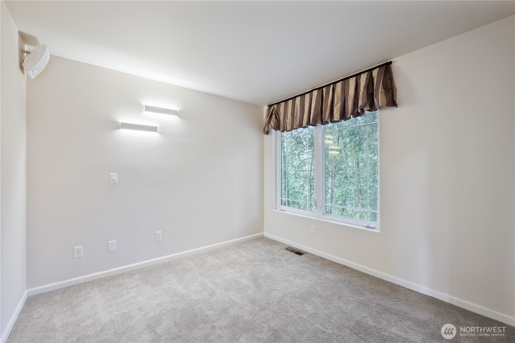 245 W St James Place , Longview, WA 98632