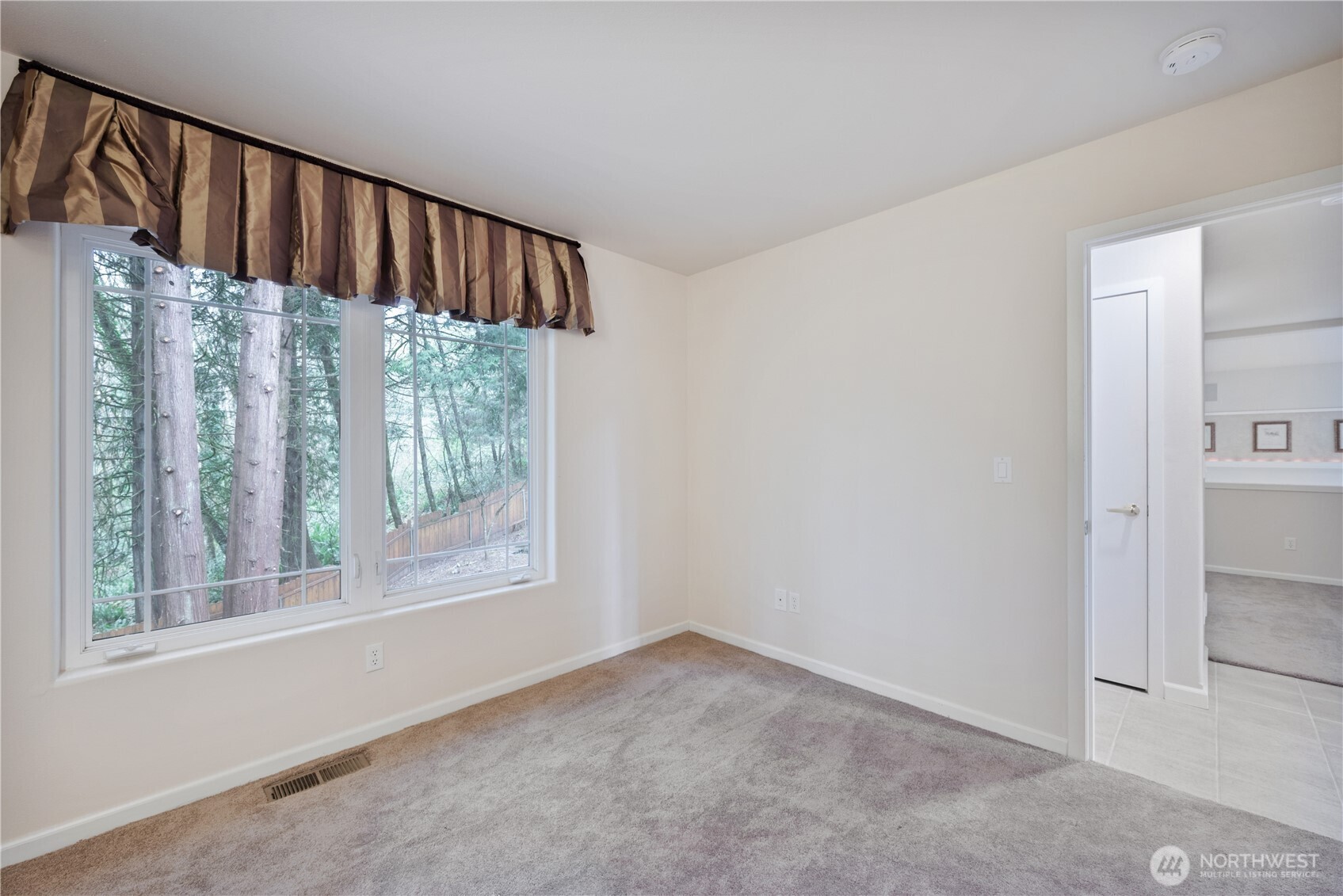 245 W St James Place , Longview, WA 98632