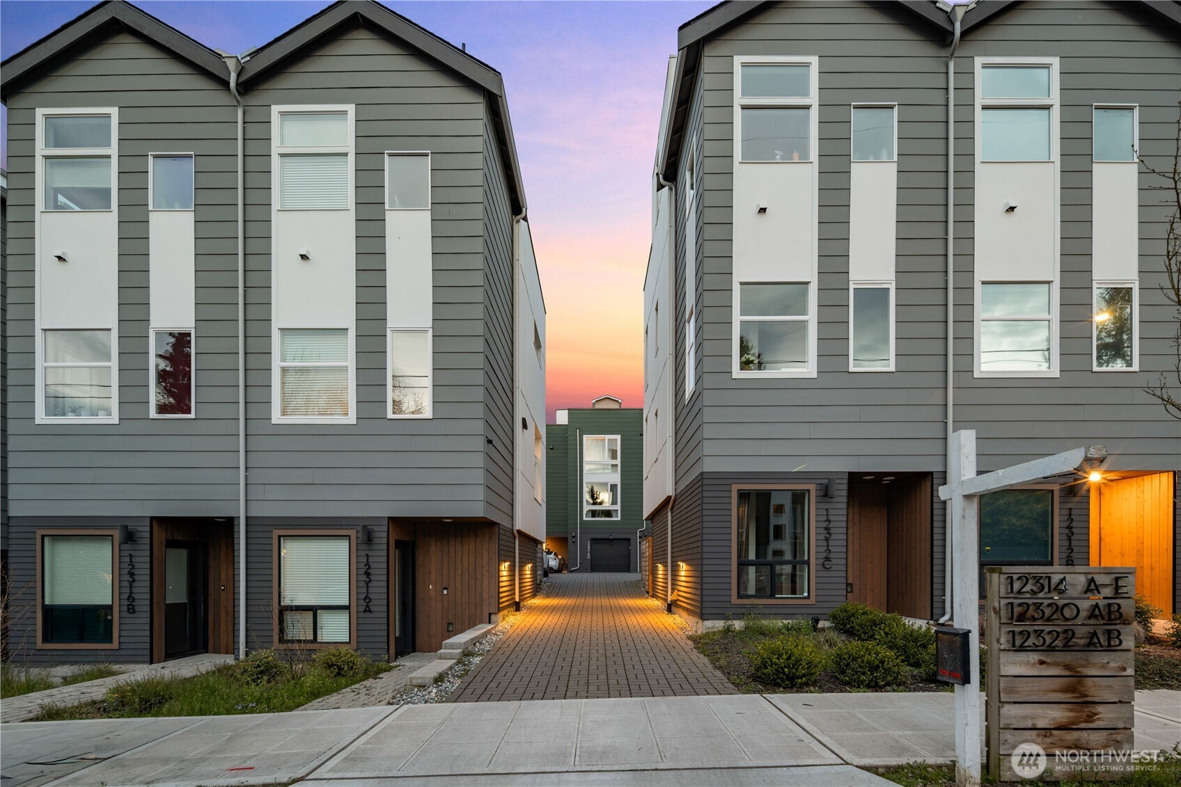 12322 14TH Avenue NE #B, Seattle, WA 98125