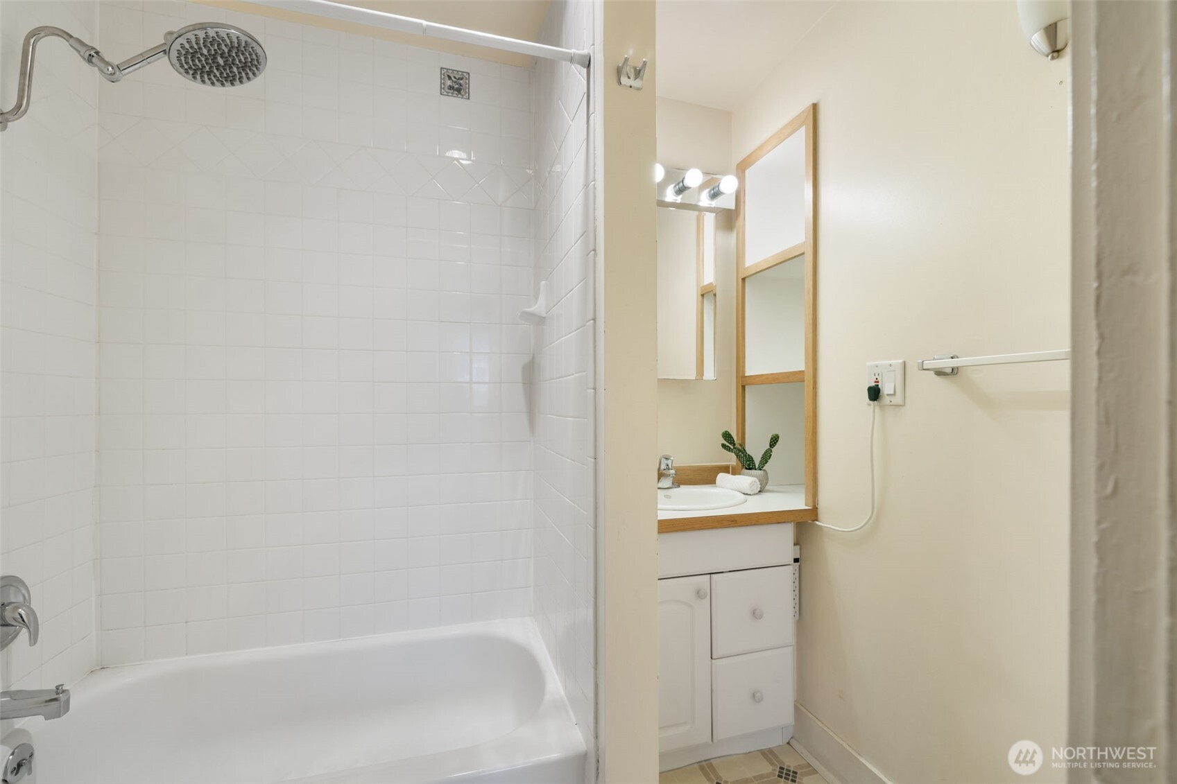 3596 E Howe Street , Tacoma, WA 98404