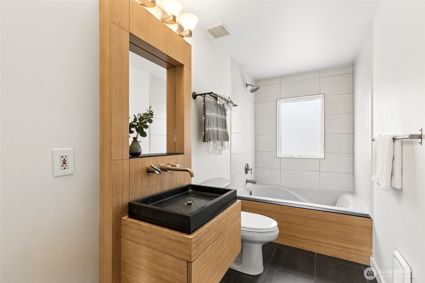 7758 Highland Park Way SW, Seattle, WA 98106