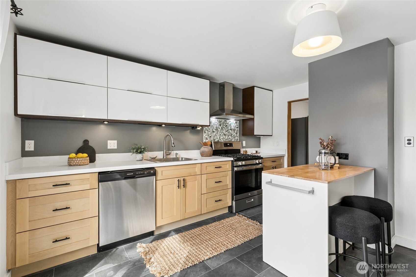 7758 Highland Park Way SW, Seattle, WA 98106