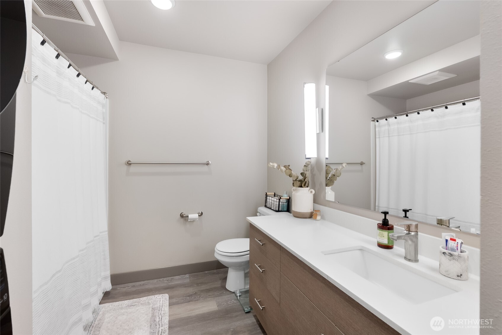 1882 Front Street #302, Lynden, WA 98264