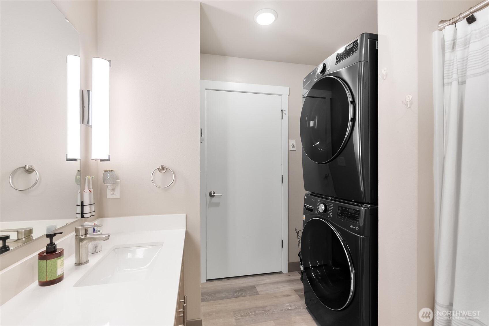 1882 Front Street #302, Lynden, WA 98264