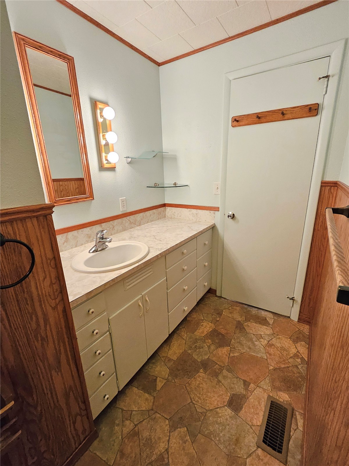 319 Oak Street , Omak, WA 98841