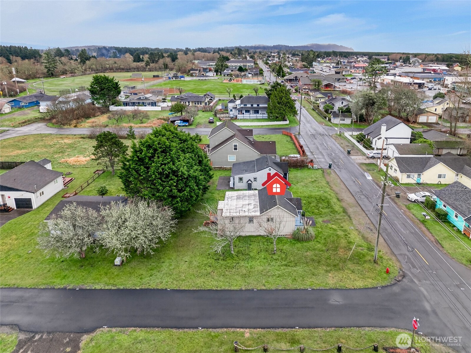 310 Washington Avenue N, Long Beach, WA 98631