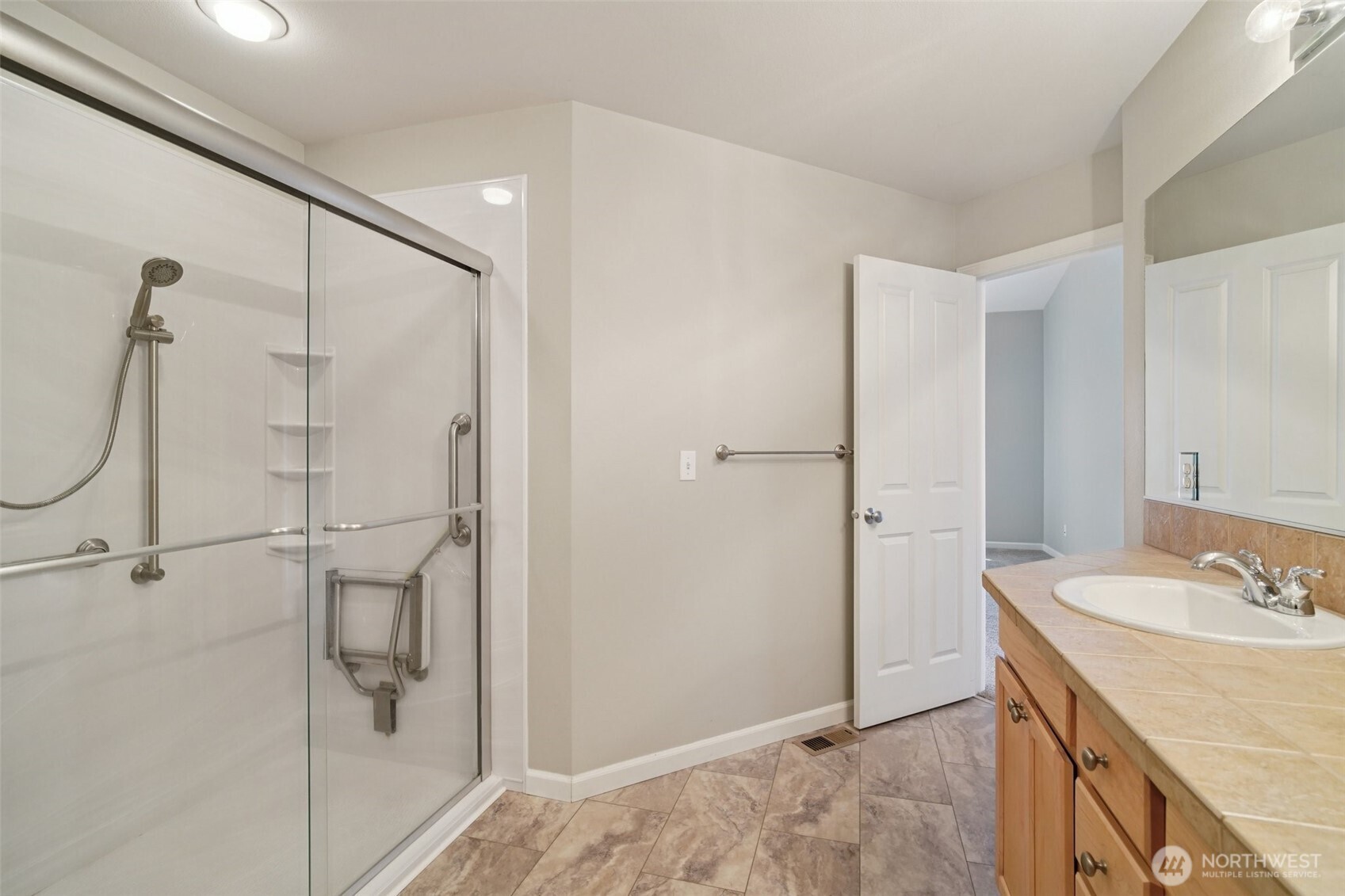 5909 Panorama Drive SE #12-104, Auburn, WA 98092