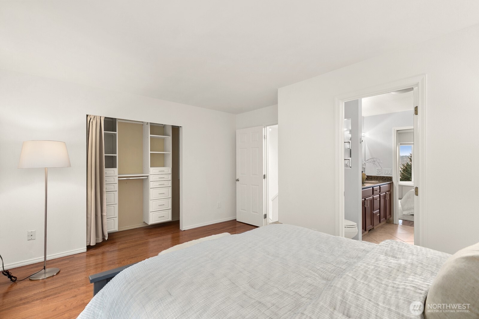 3835 25th Avenue W, Seattle, WA 98199