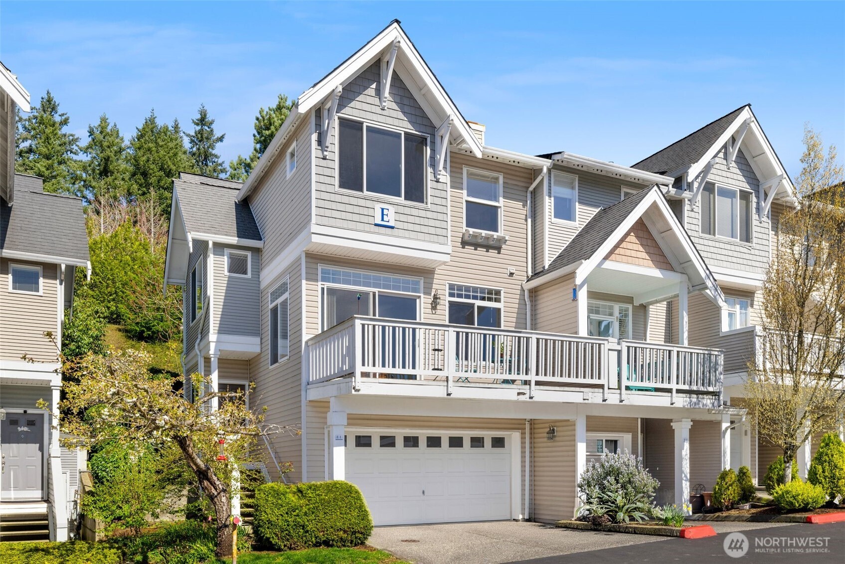 23120 SE Black Nugget Road #E1, Issaquah, WA 98029