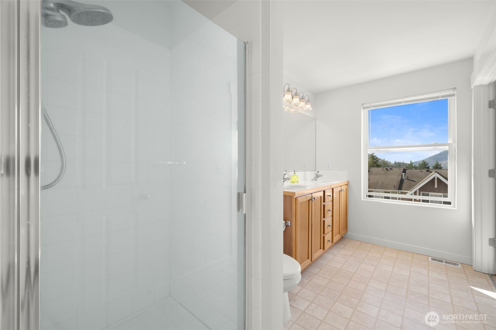 23120 SE Black Nugget Road #E1, Issaquah, WA 98029