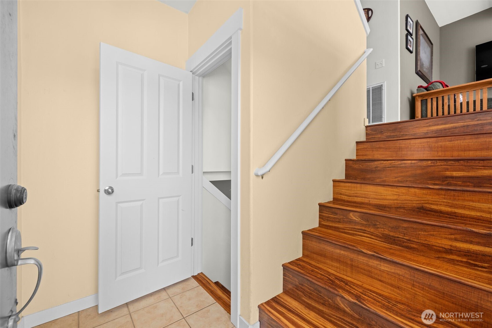 23120 SE Black Nugget Road #E1, Issaquah, WA 98029