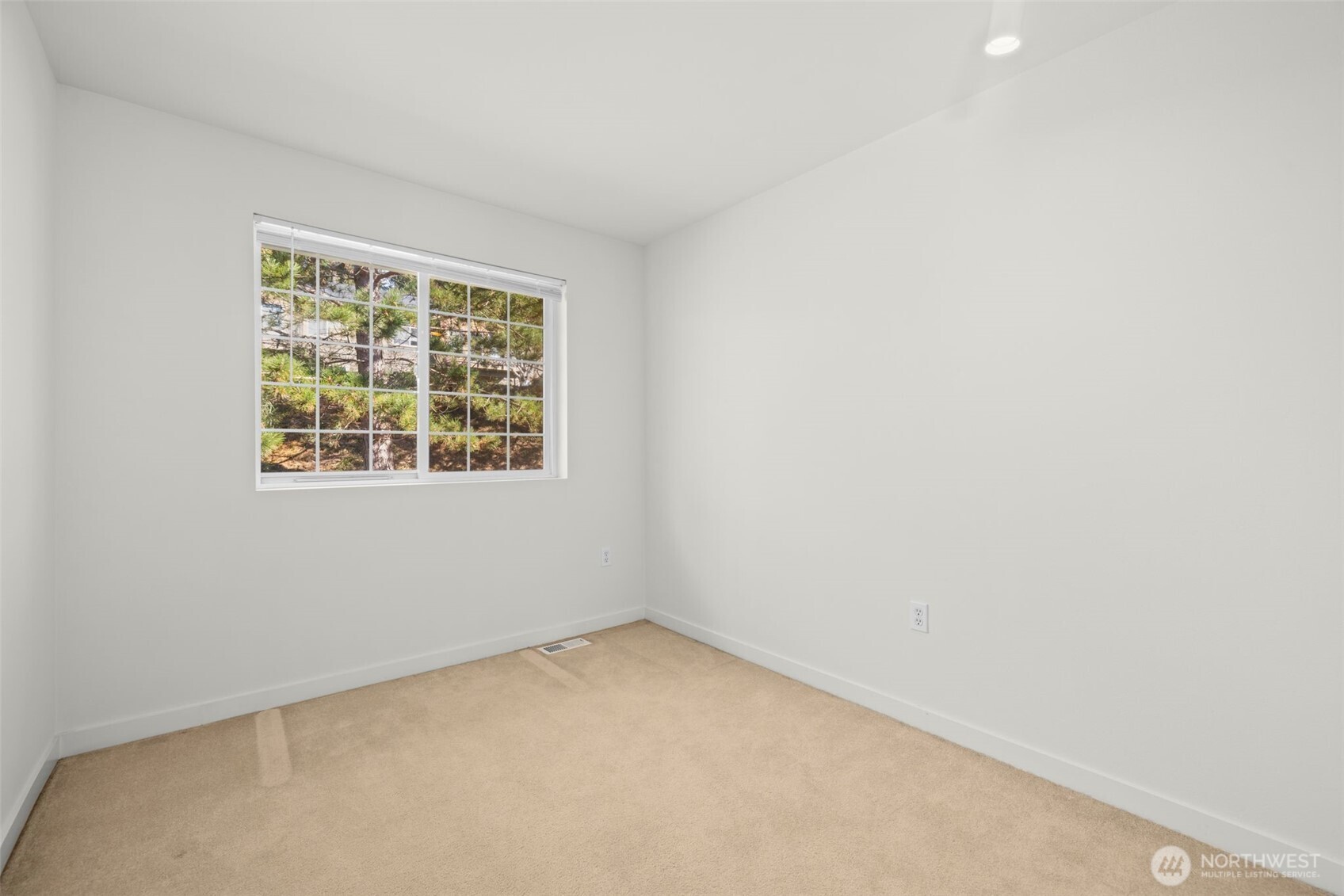 23120 SE Black Nugget Road #E1, Issaquah, WA 98029