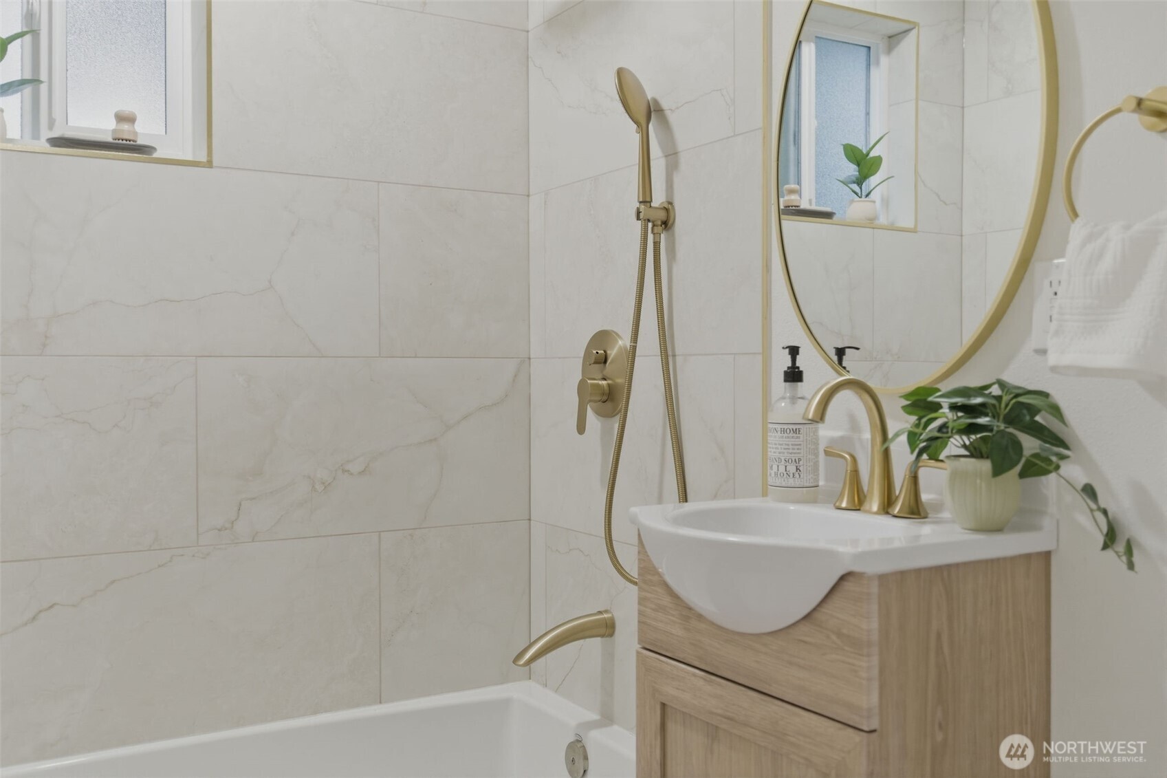 12002 2nd Avenue SW, Seattle, WA 98146-2933