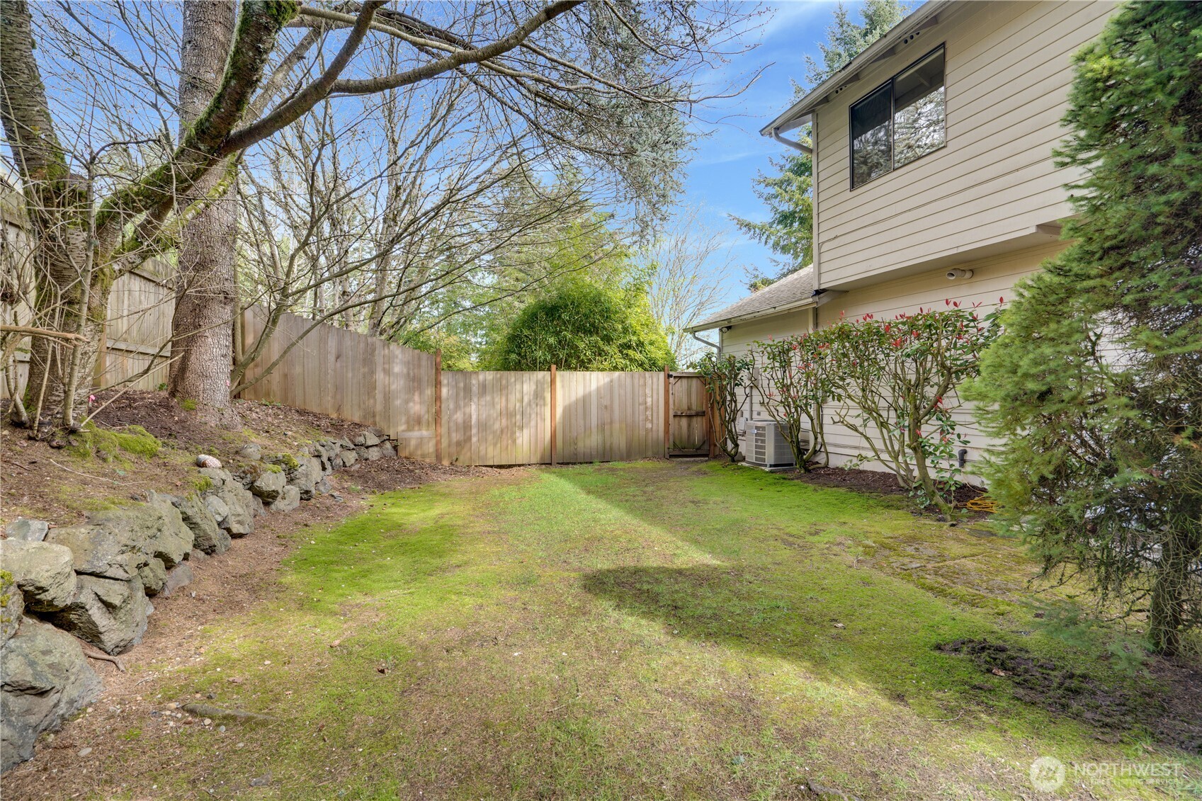 6802 Twin Hills Drive W, University Place, WA 98467