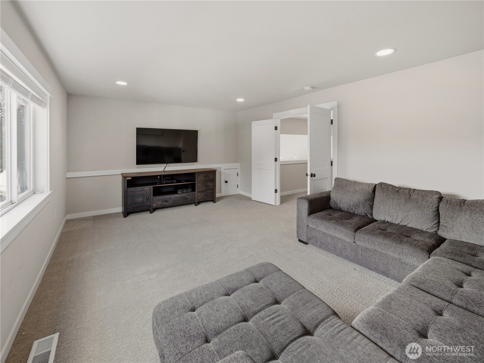 28911 220th Place SE, Black Diamond, WA 98010