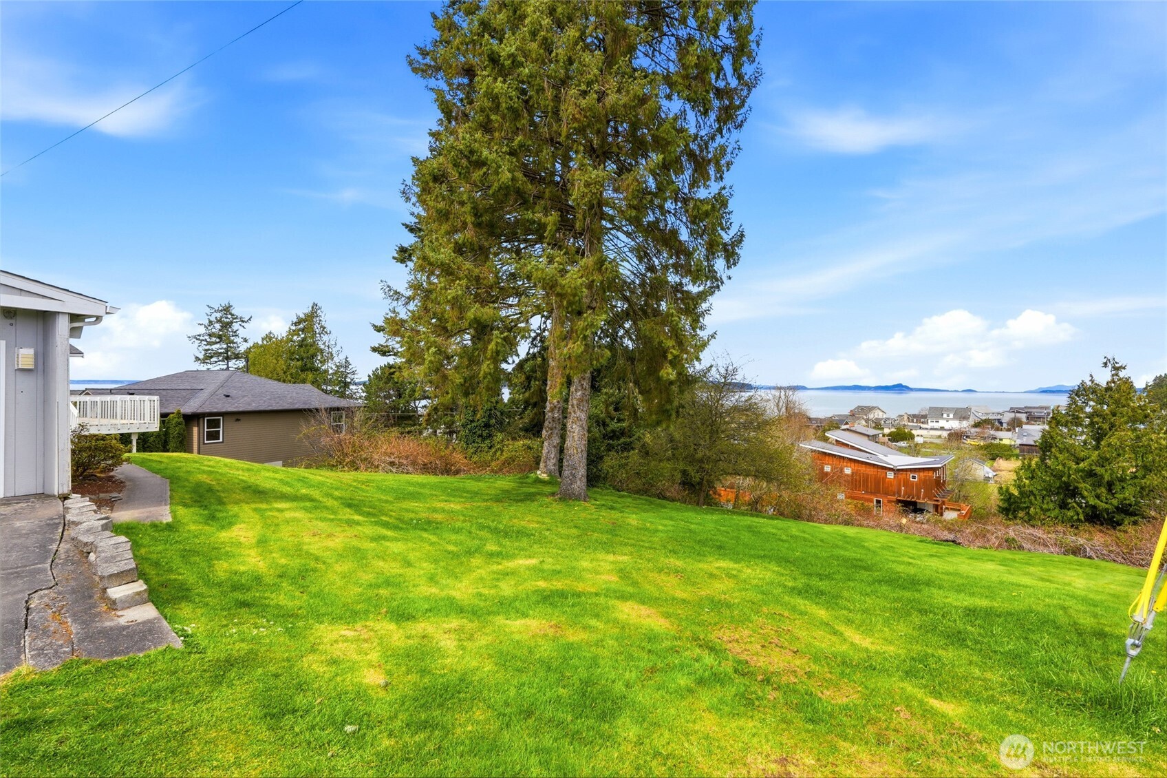 206 E Wall Street , Camano Island, WA 98282