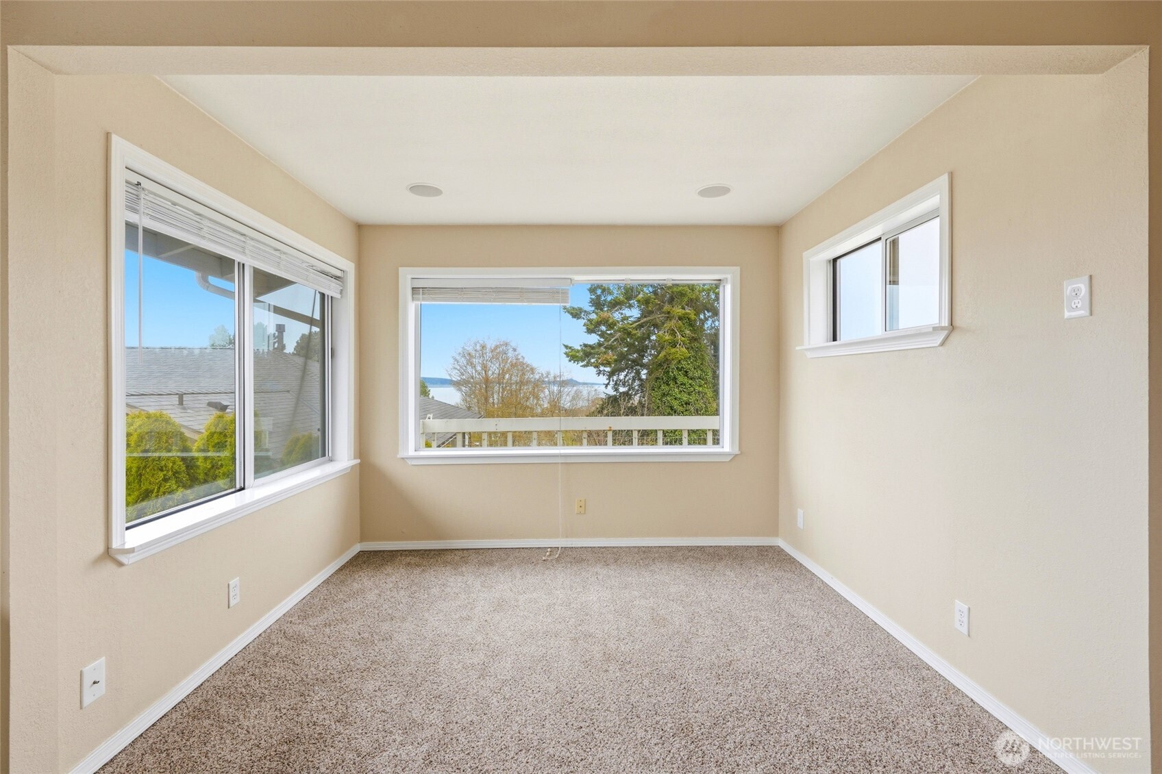 206 E Wall Street , Camano Island, WA 98282