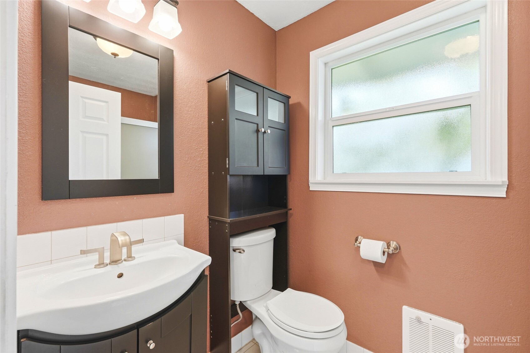 206 E Wall Street , Camano Island, WA 98282