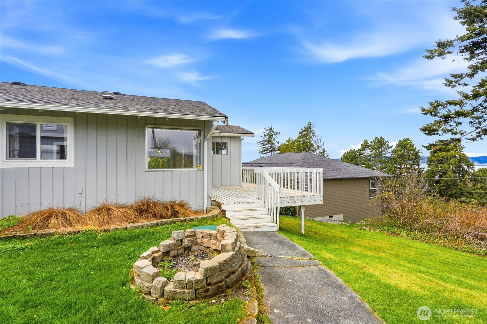 206 E Wall Street , Camano Island, WA 98282
