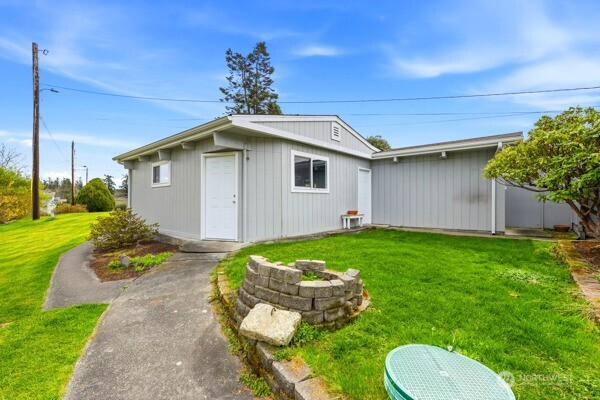 206 E Wall Street , Camano Island, WA 98282