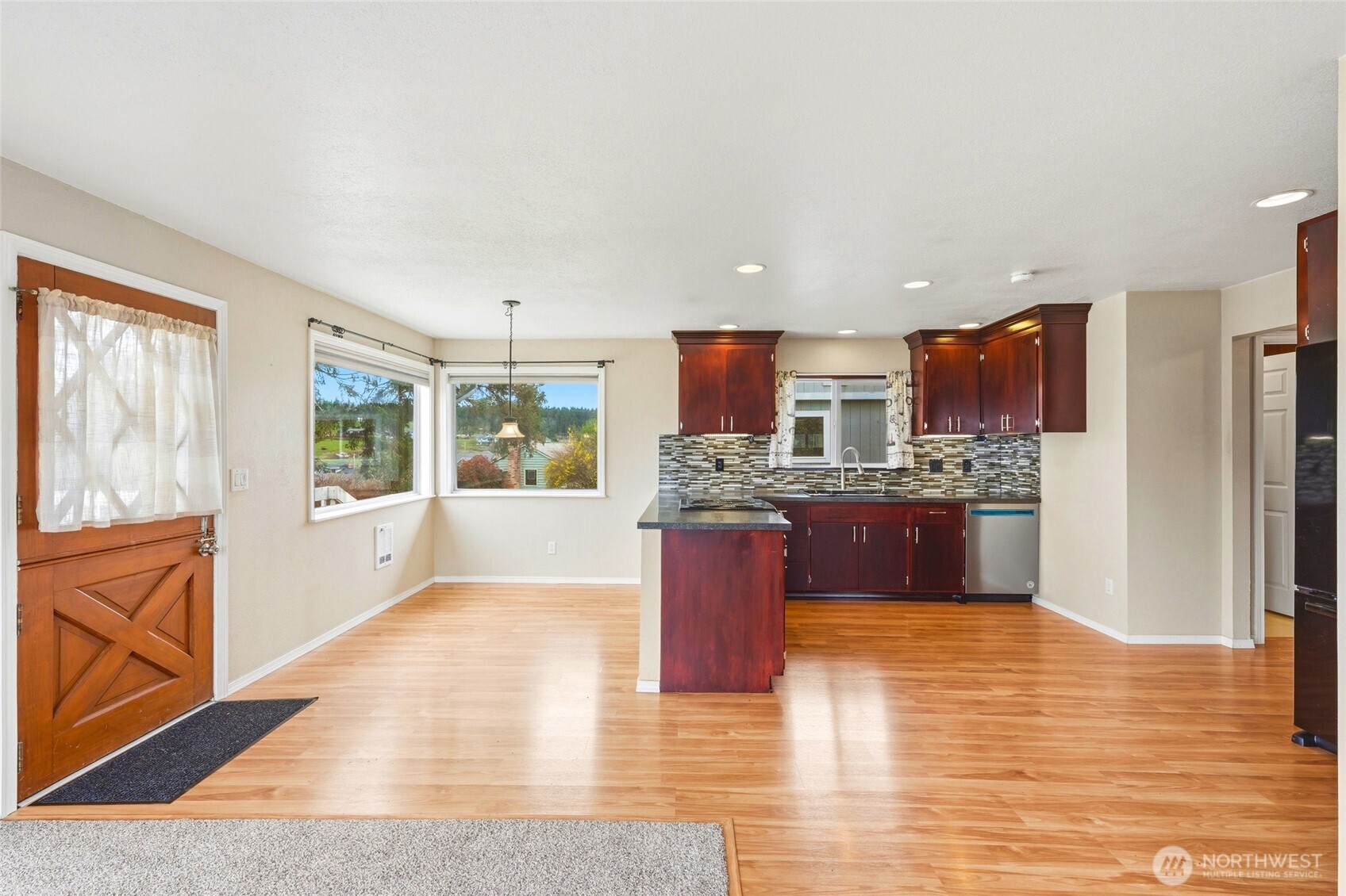 206 E Wall Street , Camano Island, WA 98282