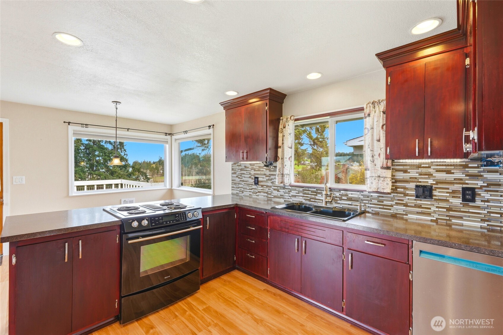 206 E Wall Street , Camano Island, WA 98282