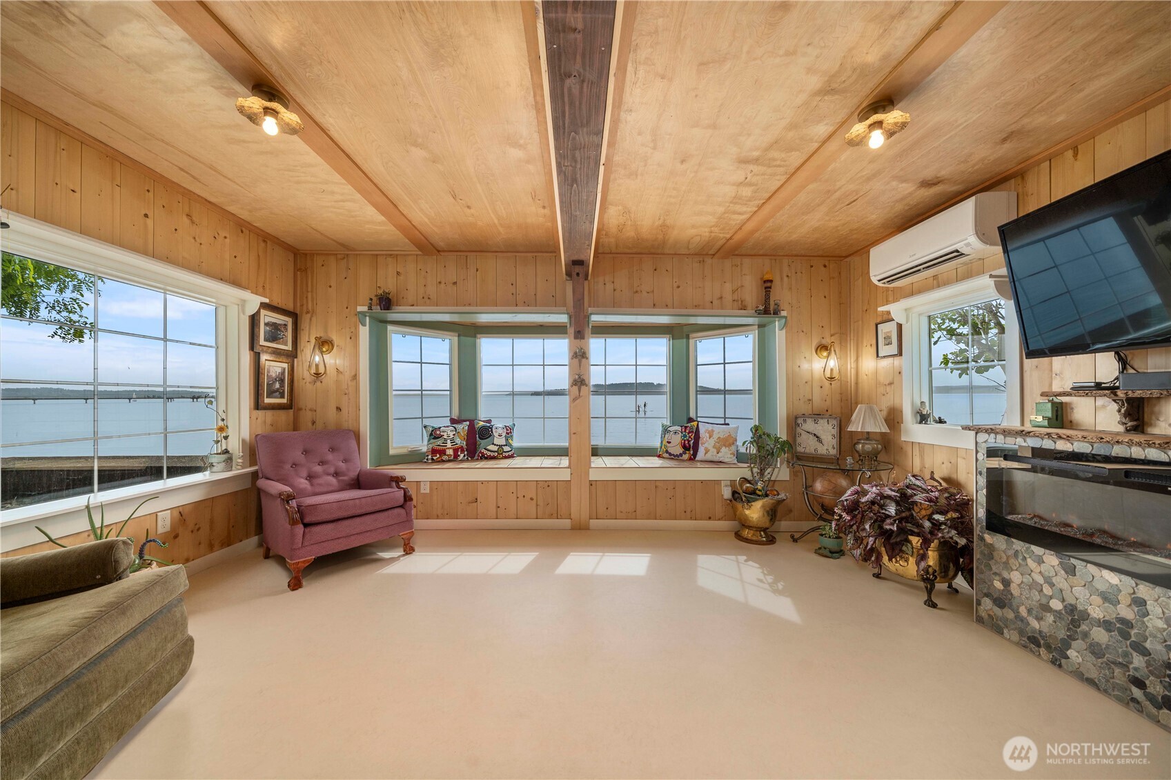 230 S 219th Street , Normandy Park, WA 98198