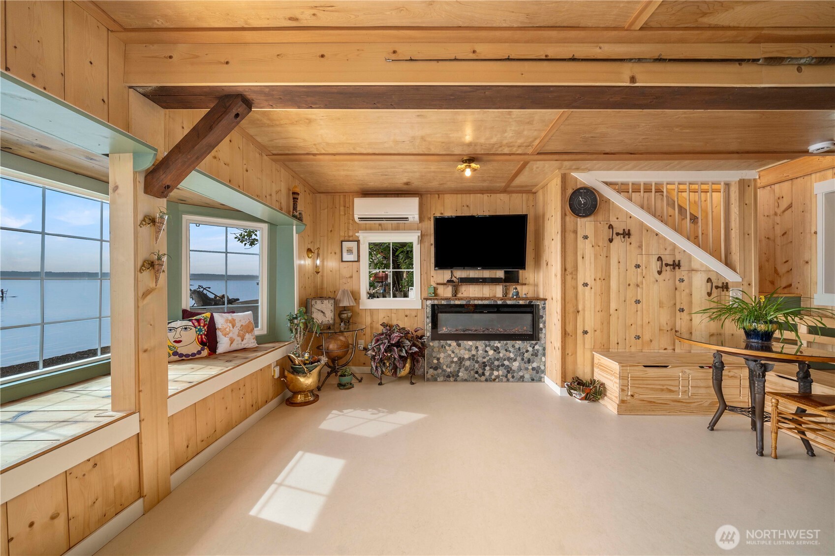 230 S 219th Street , Normandy Park, WA 98198