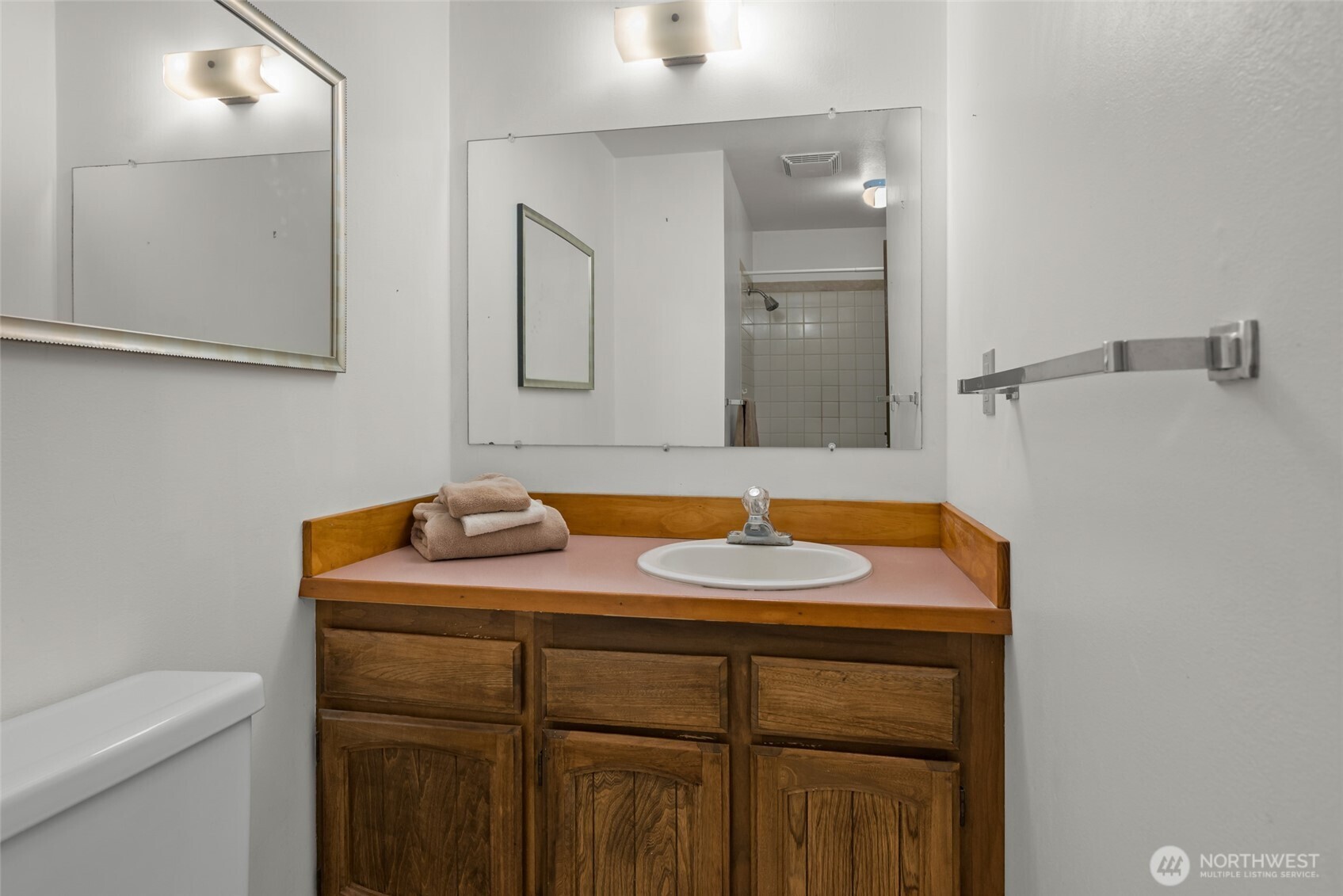 2068 Pine Wood Way , Oak Harbor, WA 98277