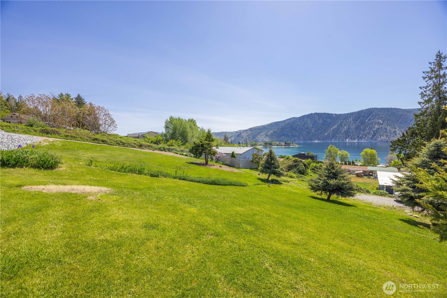 241 Lakeshore Drive , Manson, WA 98831