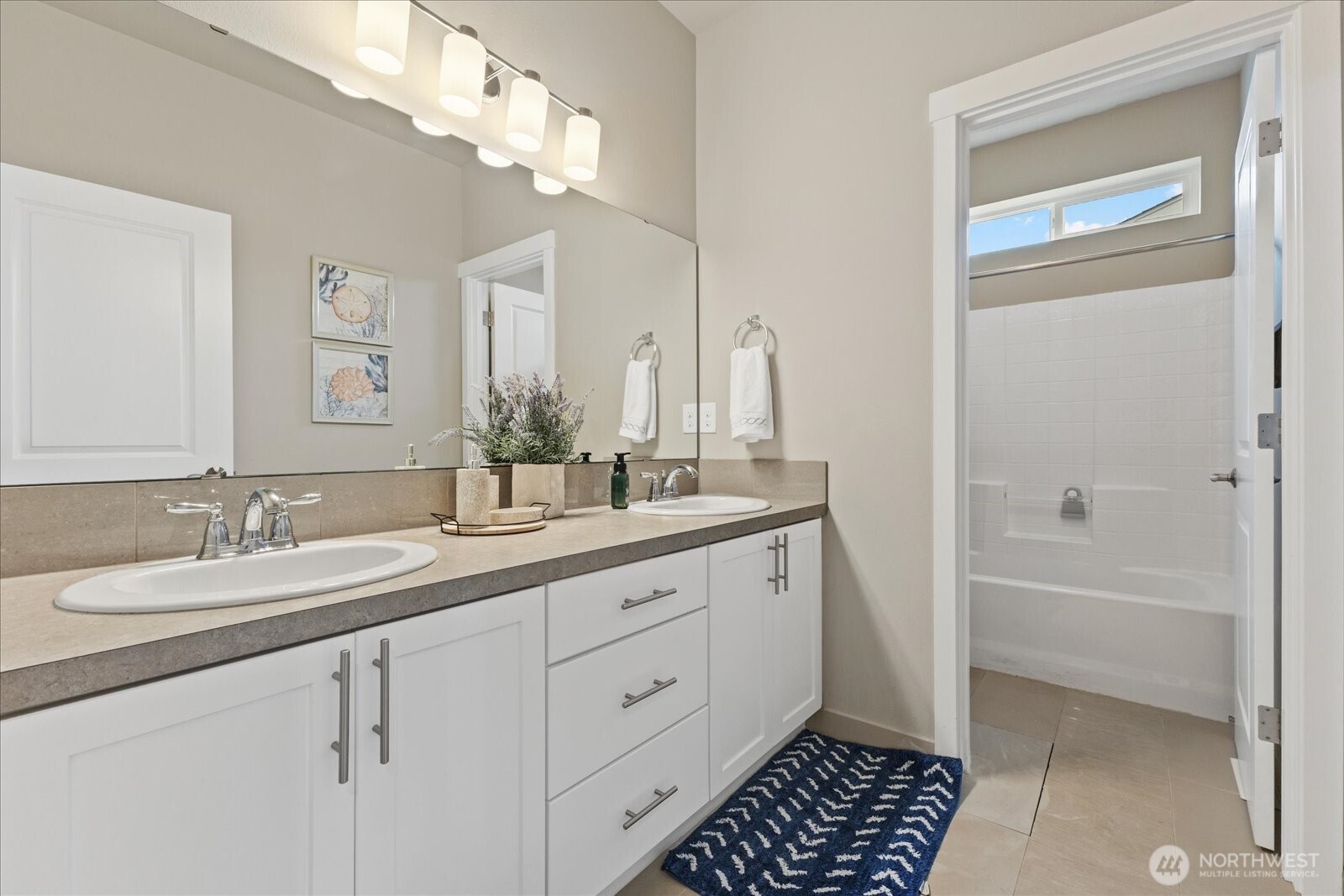 9219 Jacobia Avenue SE, Snoqualmie, WA 98065