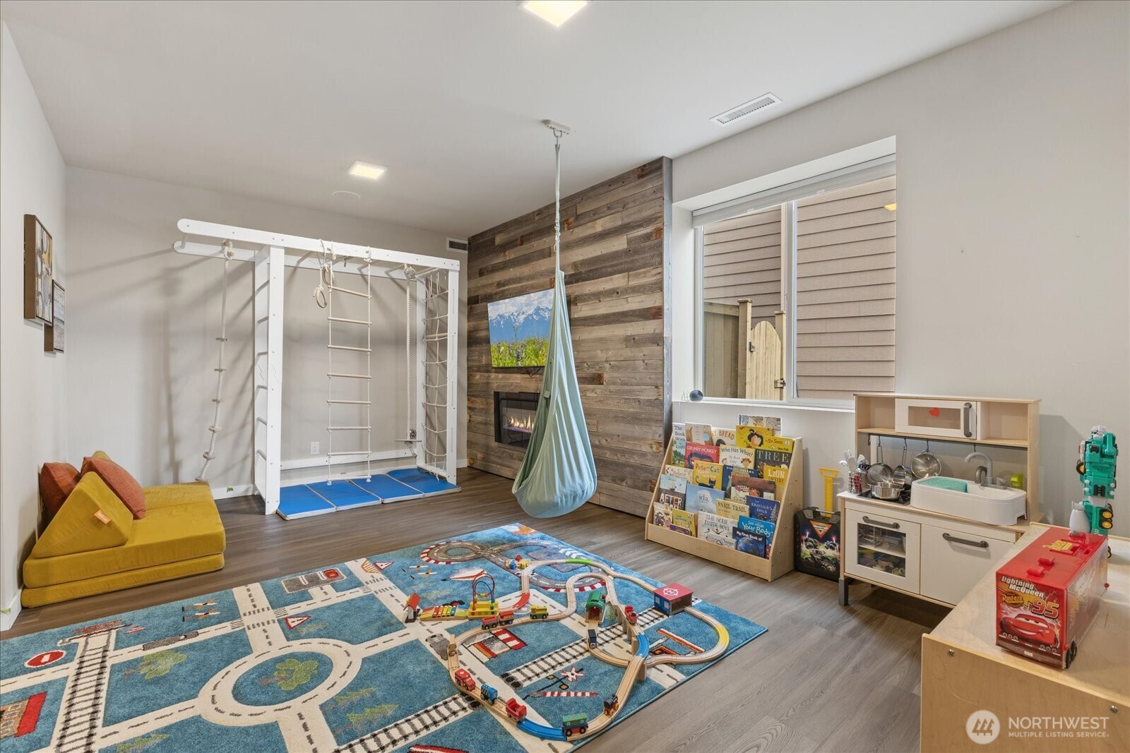 9219 Jacobia Avenue SE, Snoqualmie, WA 98065