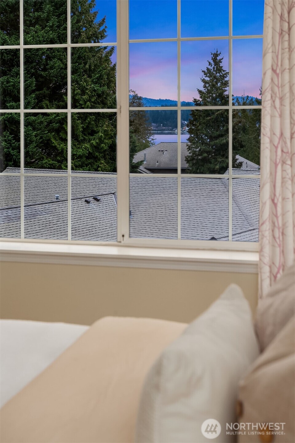 18646 NE 57th Way , Redmond, WA 98052