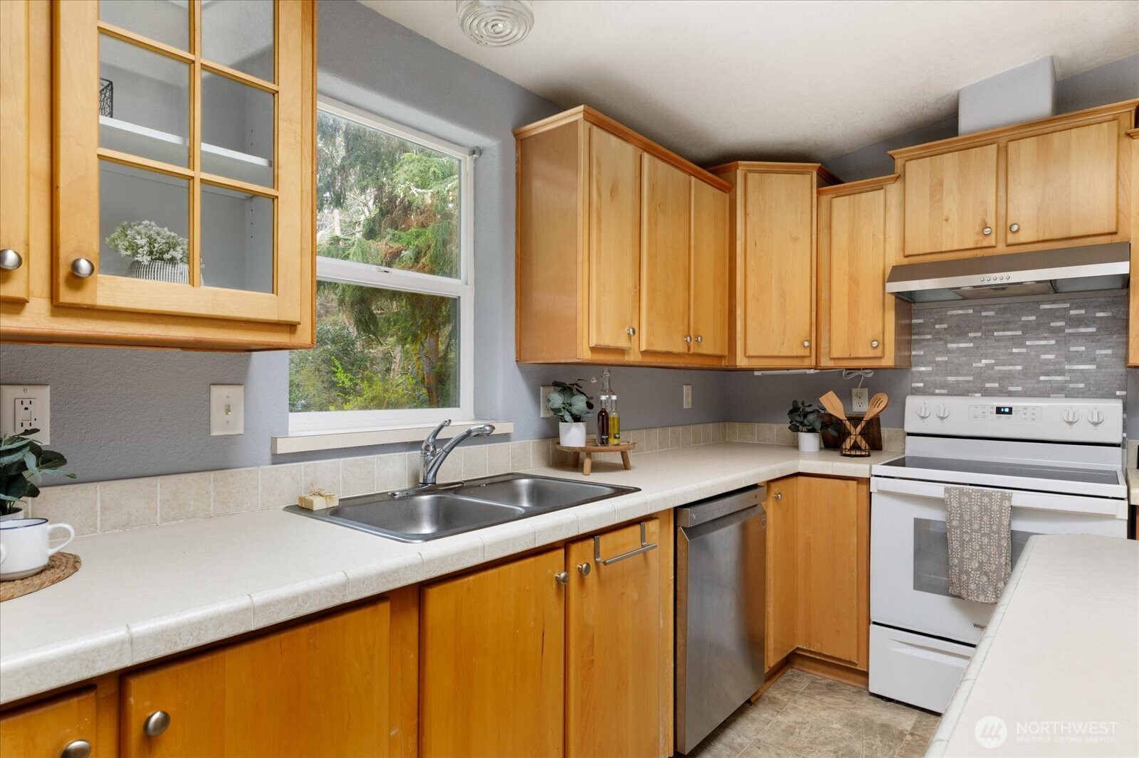 1140 Sherwood Lane , Greenbank, WA 98253