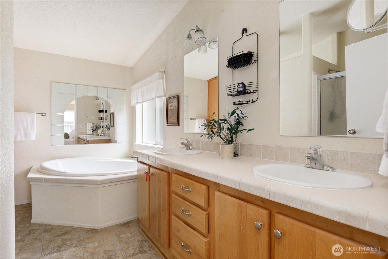 1140 Sherwood Lane , Greenbank, WA 98253