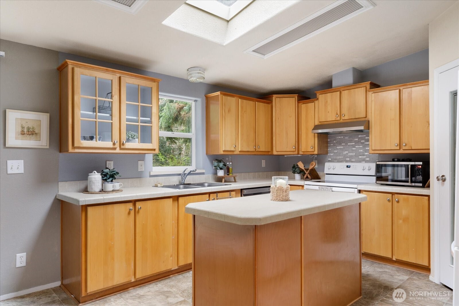 1140 Sherwood Lane , Greenbank, WA 98253