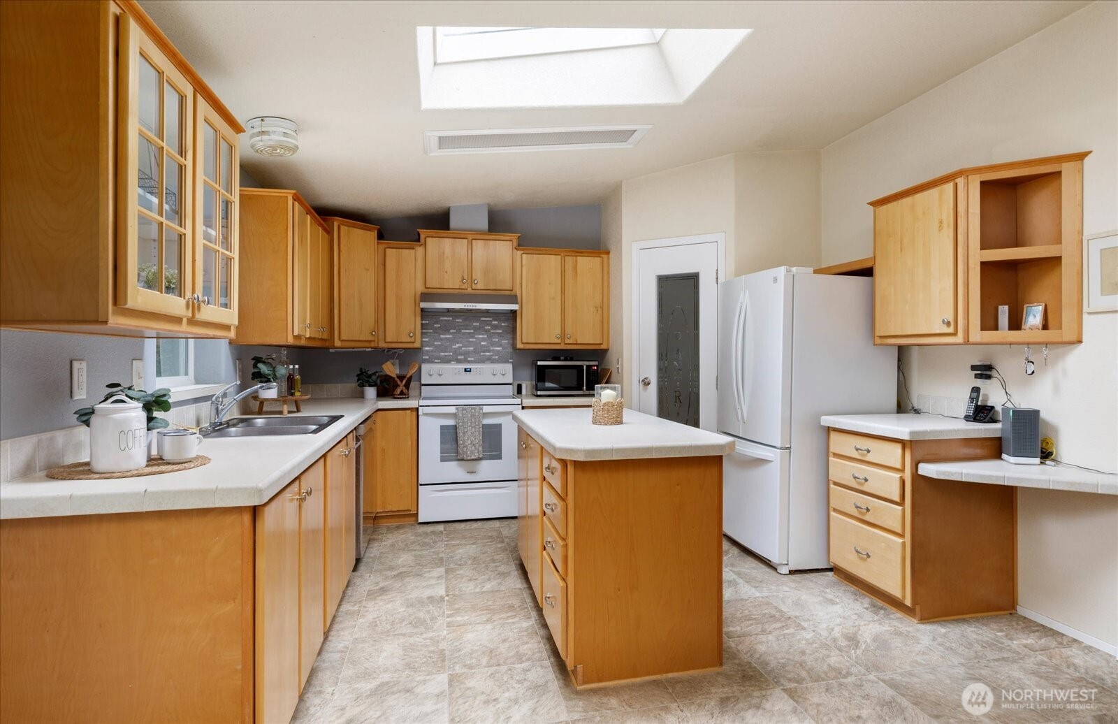 1140 Sherwood Lane , Greenbank, WA 98253