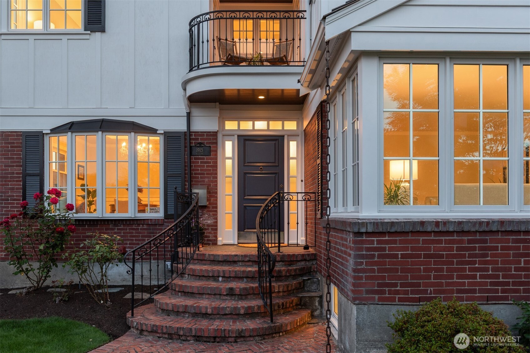 1915 35th Avenue W, Seattle, WA 98199