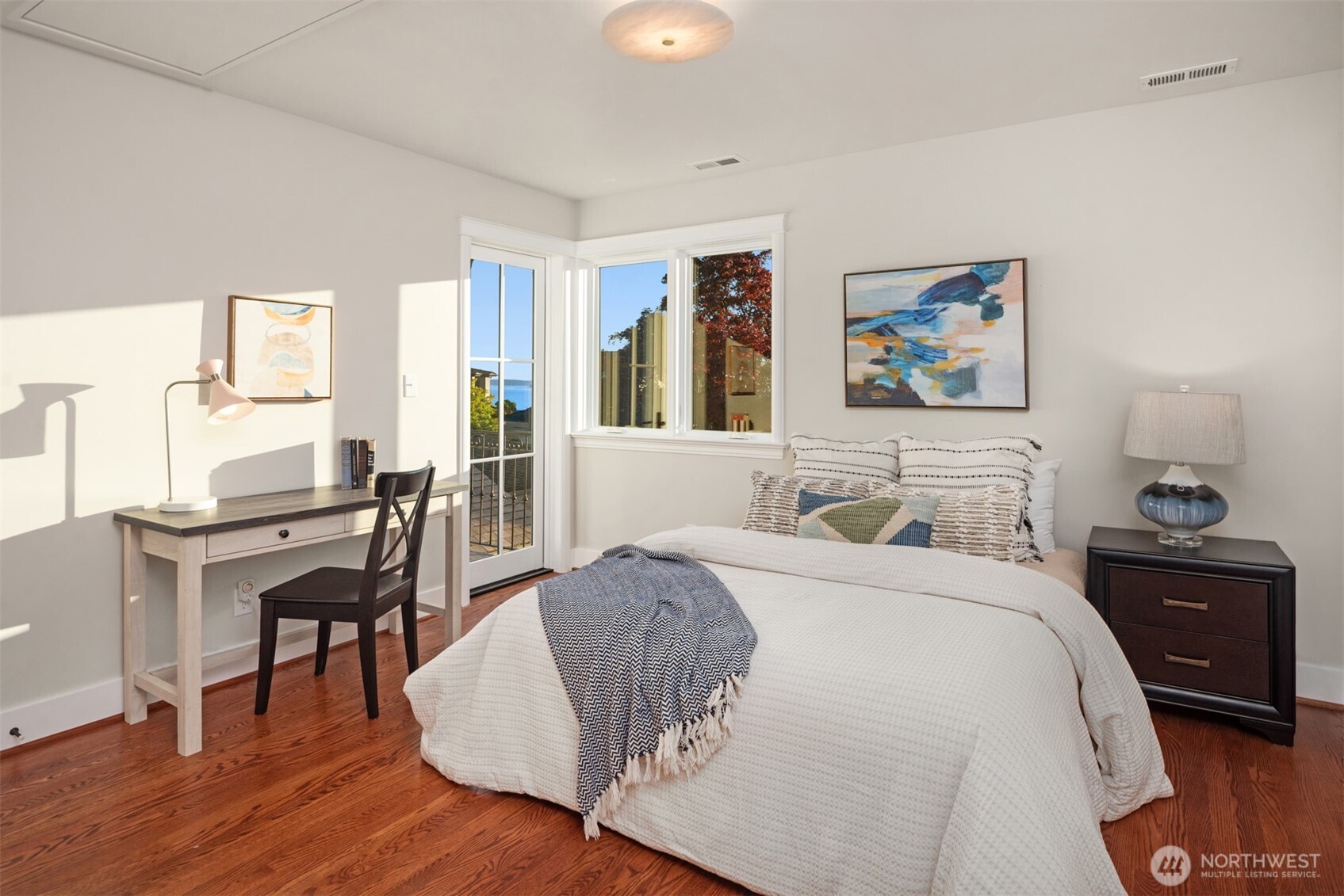 1915 35th Avenue W, Seattle, WA 98199