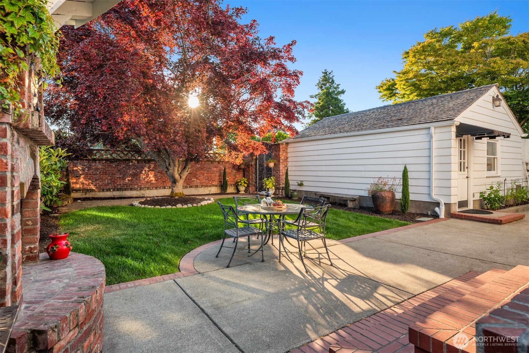 1915 35th Avenue W, Seattle, WA 98199