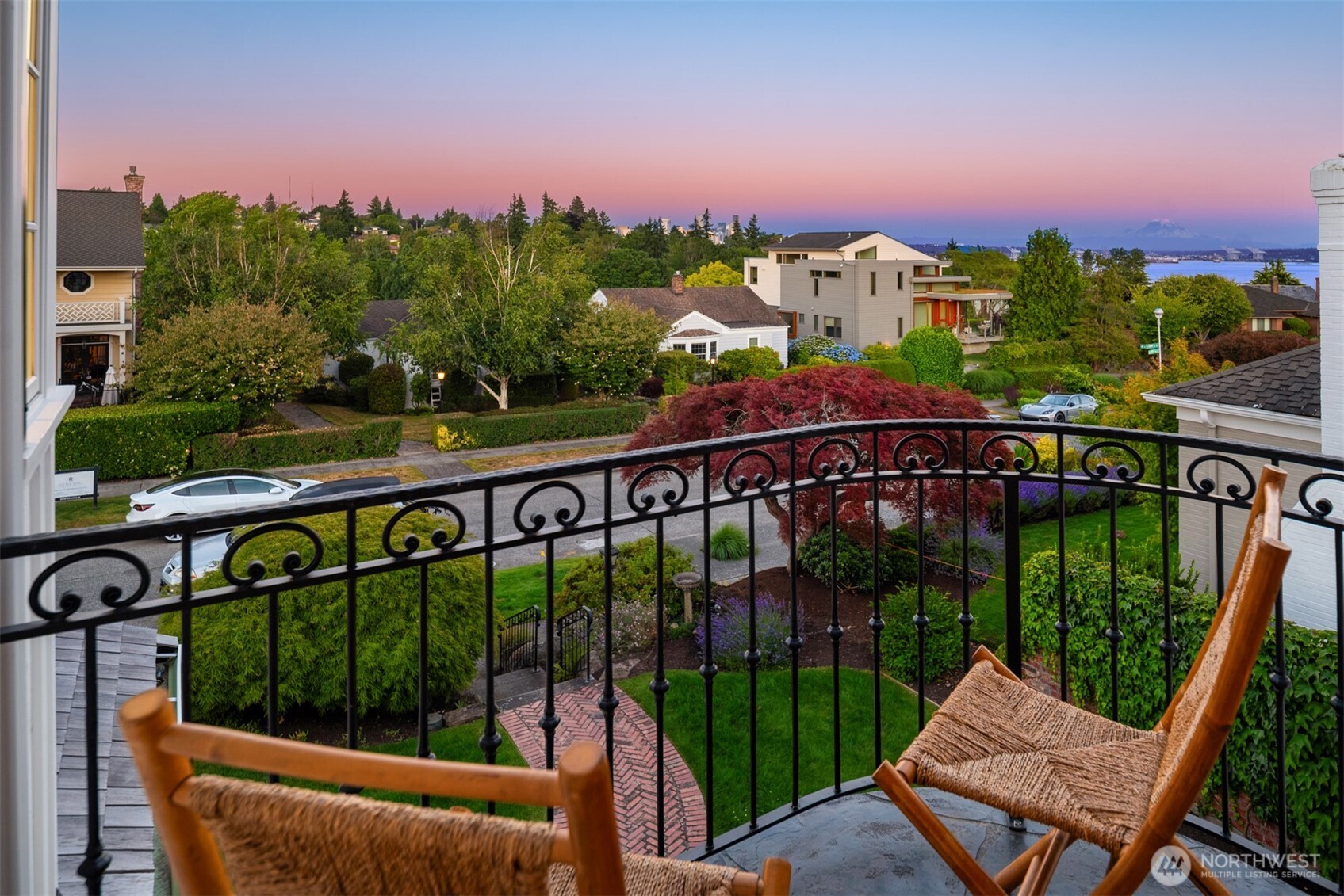 1915 35th Avenue W, Seattle, WA 98199