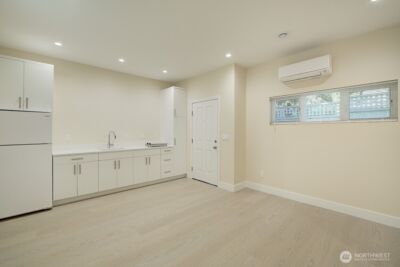 1210 NE 95th Street #B, Seattle, WA 98115 - Photo 2