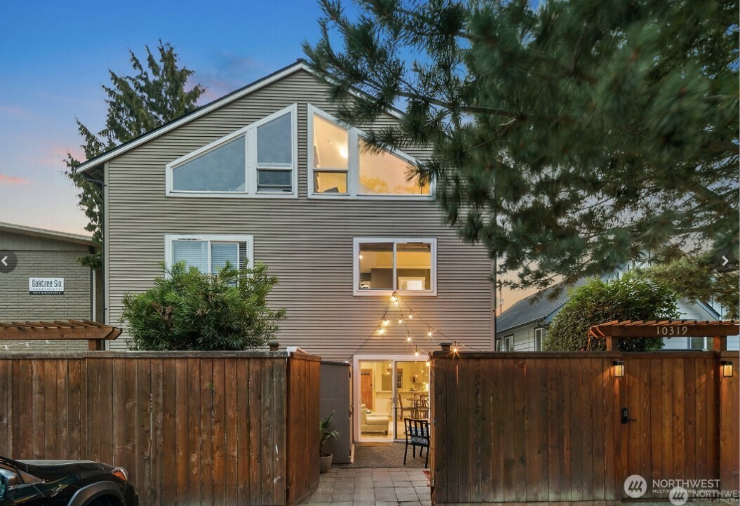 10319 Midvale Avenue N #A, Seattle, WA 98133