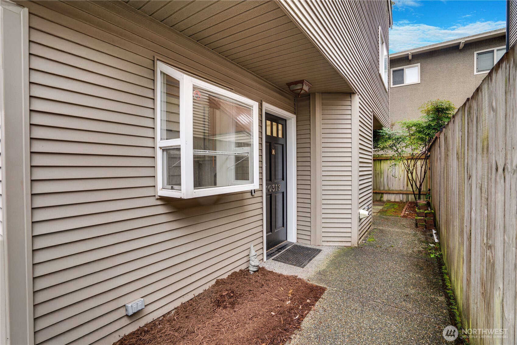 10319 Midvale Avenue N #A, Seattle, WA 98133