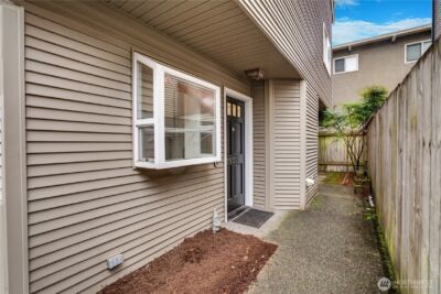 10319 Midvale Avenue N #A, Seattle, WA 98133 - Photo 2