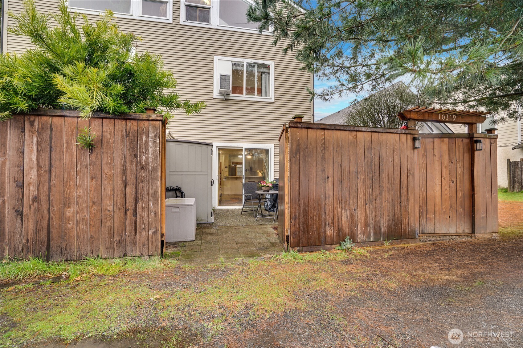 10319 Midvale Avenue N #A, Seattle, WA 98133