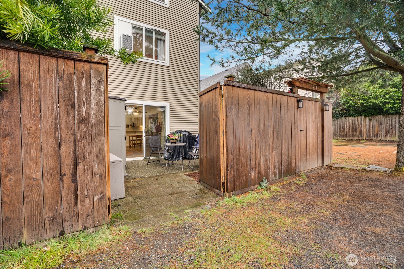 10319 Midvale Avenue N #A, Seattle, WA 98133