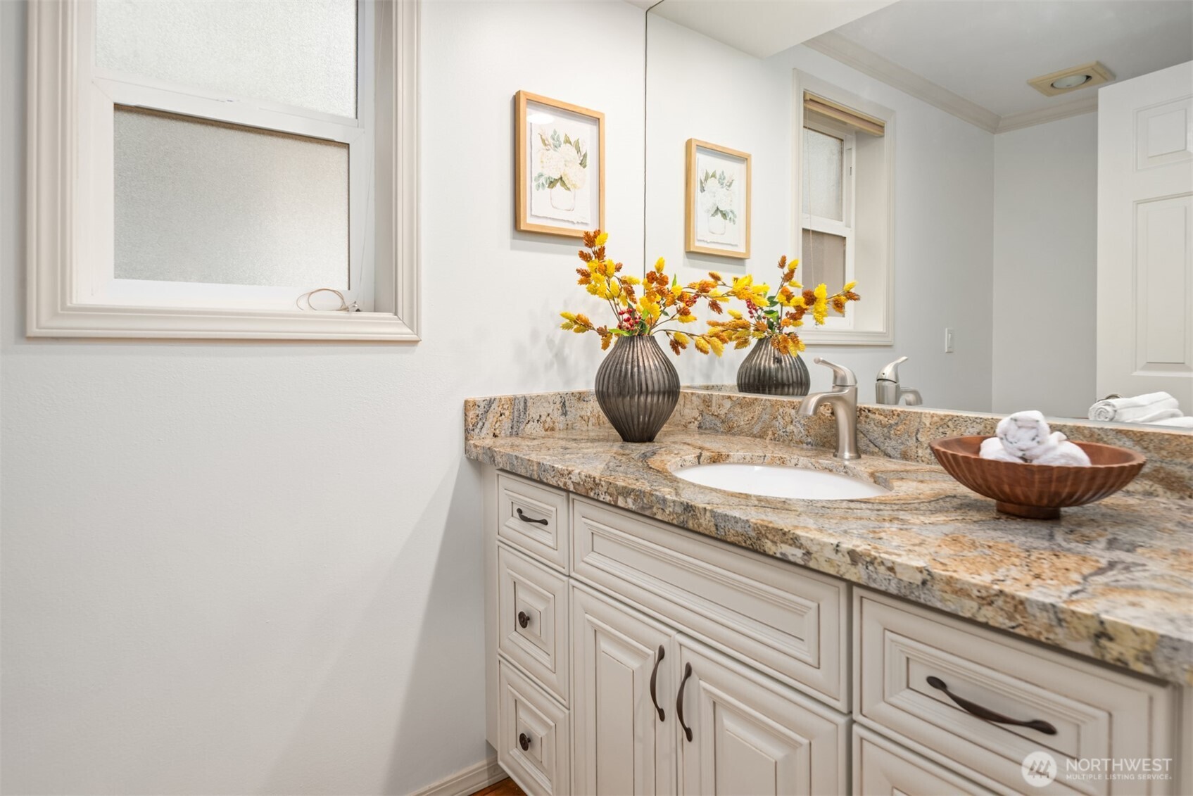 8550 NE 28th Street , Hunts Point, WA 98004