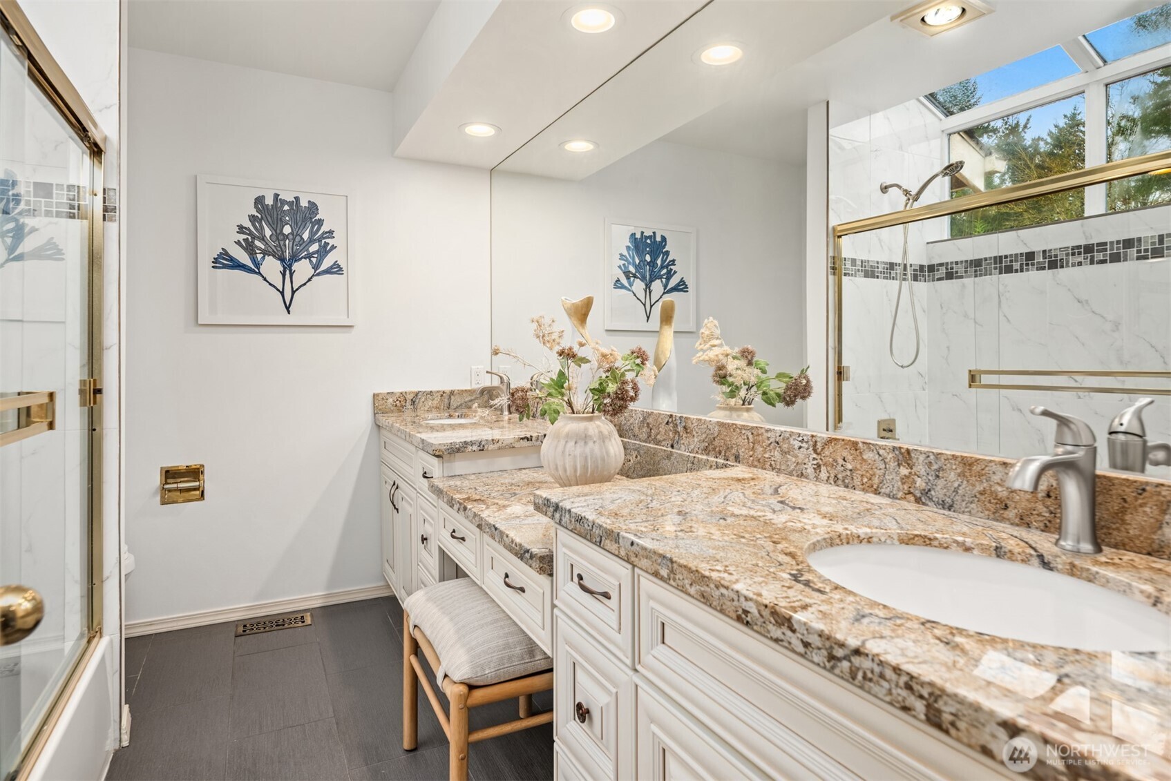 8550 NE 28th Street , Hunts Point, WA 98004
