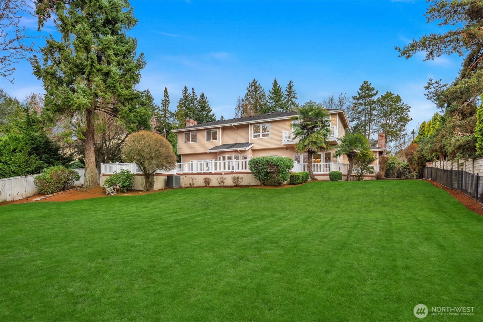 8550 NE 28th Street , Hunts Point, WA 98004